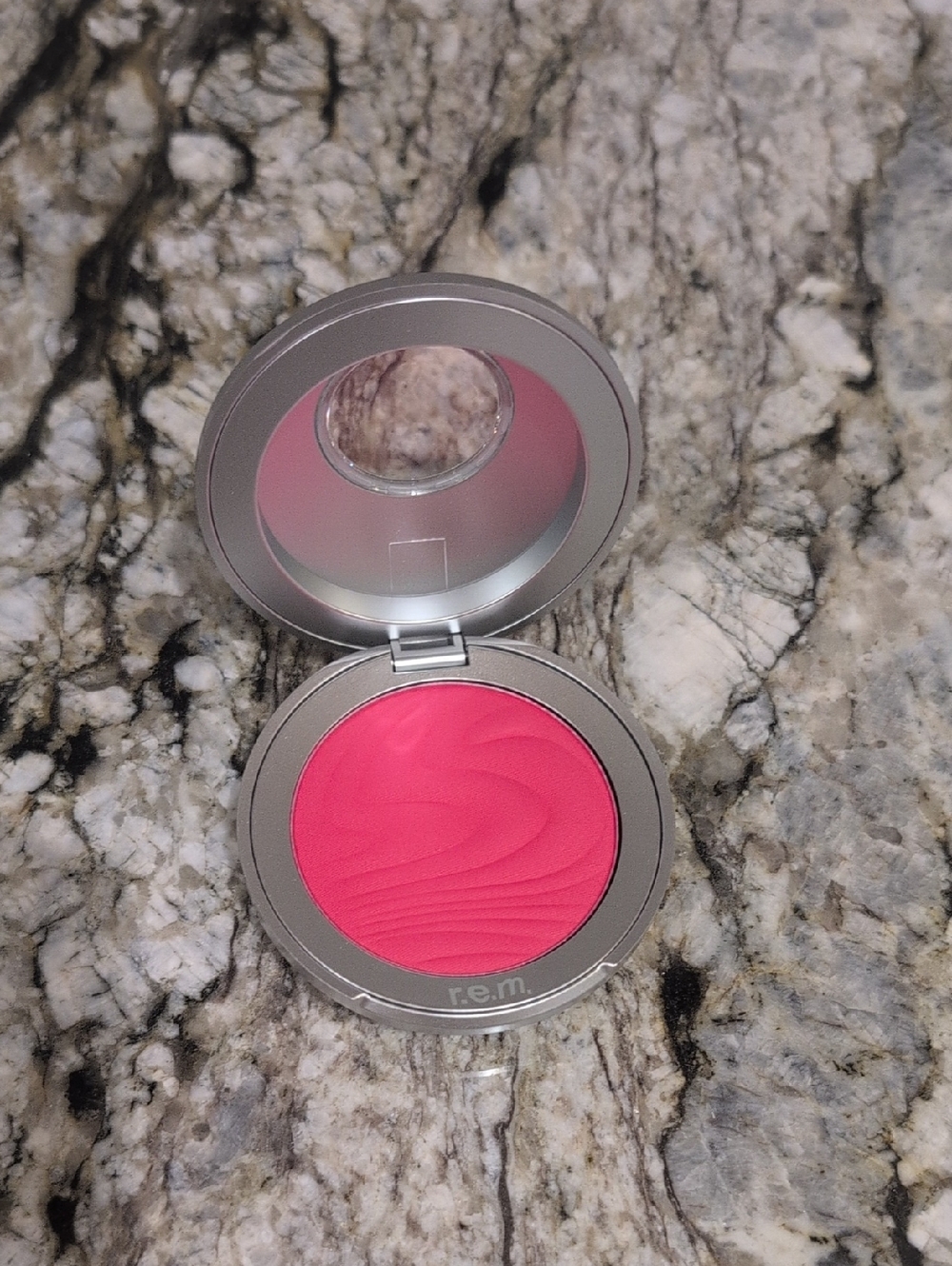 r.e.m. Vibrant Pink Cream Blush — Bold Pink Glow
